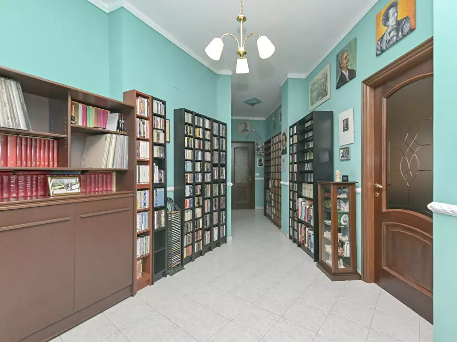 Immagine 10 di Bilocale in vendita  in Via Monginevro 220 a Torino