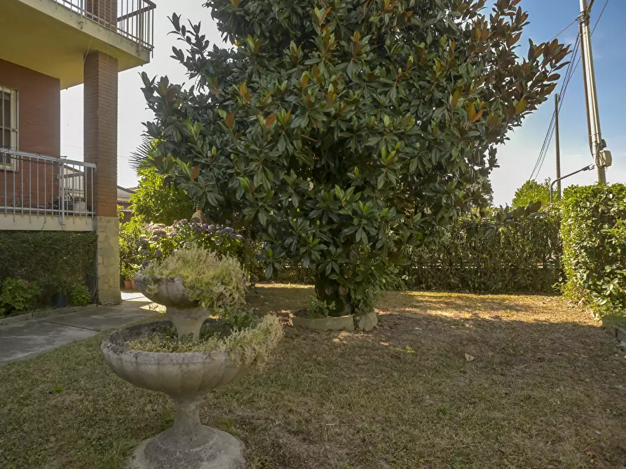 Immagine 6 di Casa bifamiliare in vendita  in Via Settimo 80 a Leini