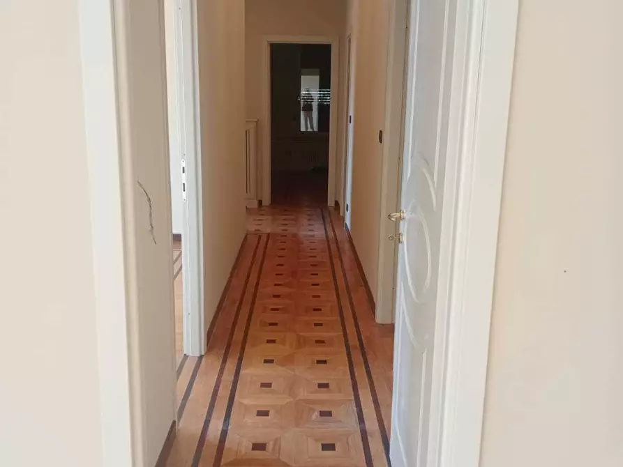 Immagine 33 di Pentalocale in vendita  in Strada Milius - Ronsaglia 14 a Moncalieri