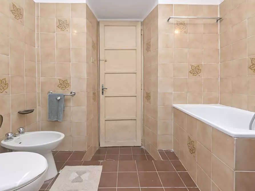 Immagine 55 di Pentalocale in vendita  in via torino 4 a Lemie