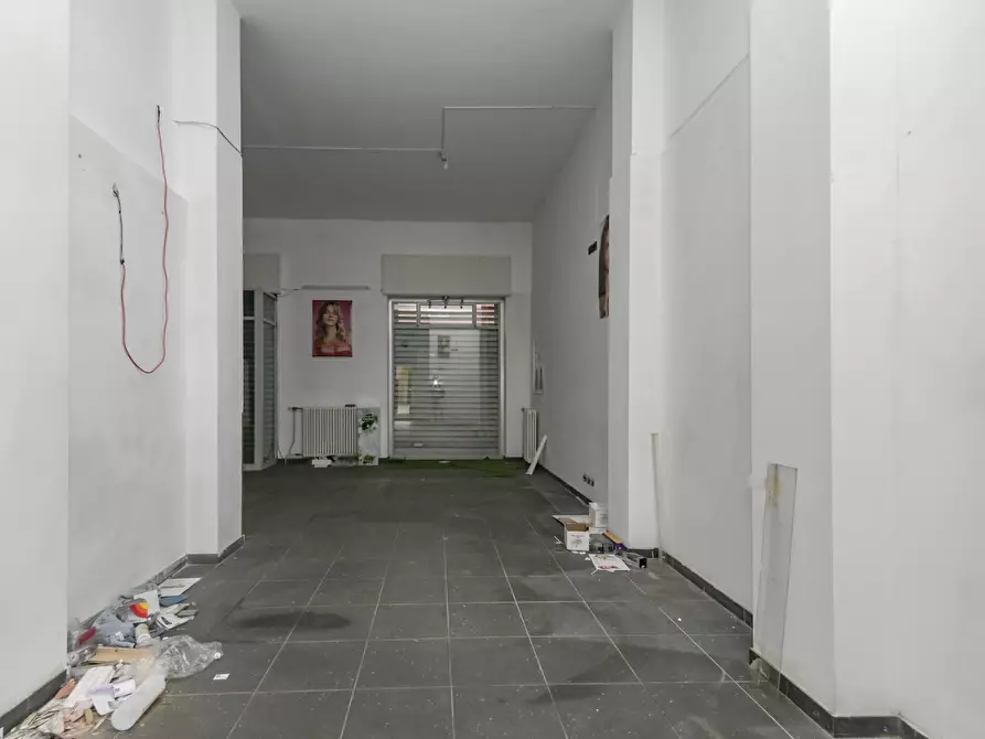 Immagine 9 di Locale commerciale in vendita  in via emanuel 22 a Torino