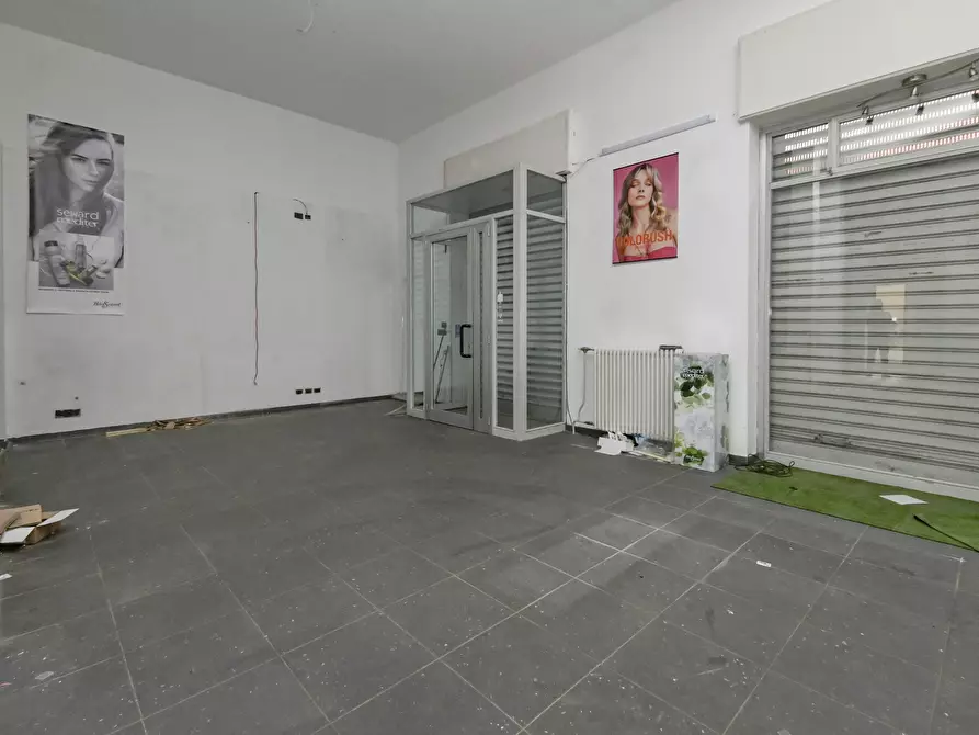 Immagine 6 di Locale commerciale in vendita  in via emanuel 22 a Torino