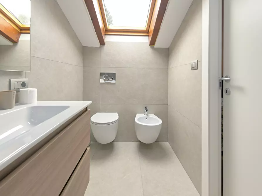 Immagine 19 di Mansarda in affitto  in strada ponte verde 5/10 a Torino