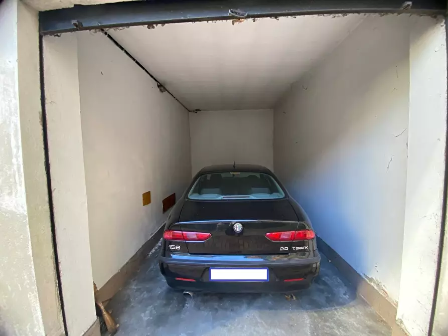 Immagine 1 di Garage in vendita  in via Vittoria Colonna 5 a Torino