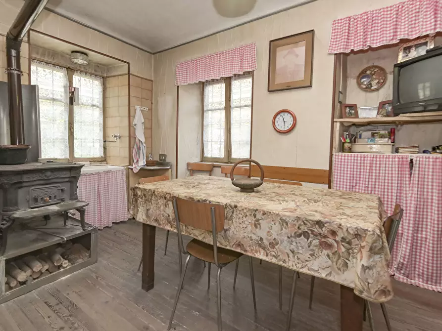 Immagine 29 di Pentalocale in vendita  in via torino 4 a Lemie