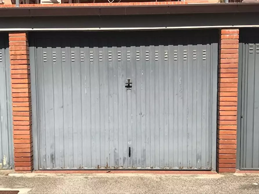 Immagine 1 di Garage in affitto  a Pisa