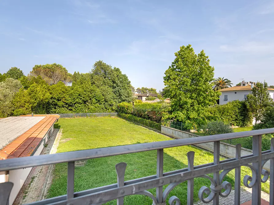 Immagine 23 di Villa in vendita  a Pisa