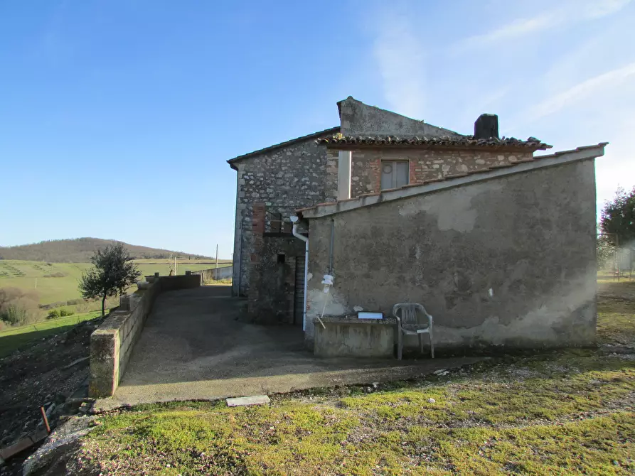 Immagine 7 di Rustico / casale in vendita  a Baschi