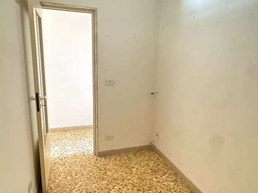 Immagine 8 di Loft/Open space in vendita  in Via Umberto I a Monopoli