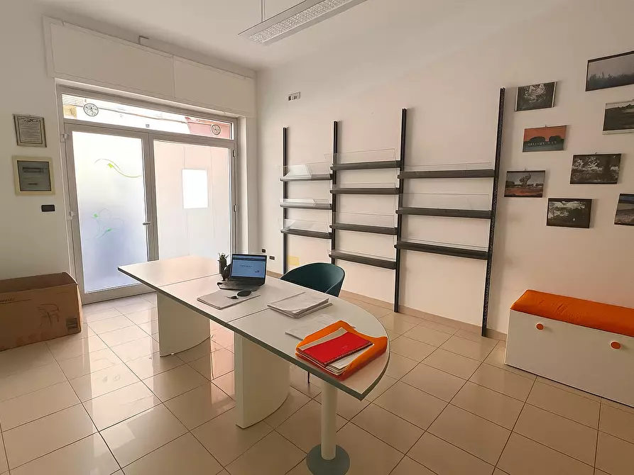 Immagine 1 di Locale commerciale in vendita  in via roma a Monopoli