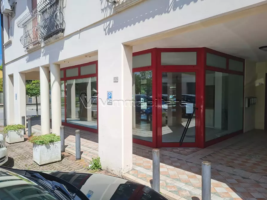 Immagine 6 di Locale commerciale in affitto  in via Roma a Poiana Maggiore