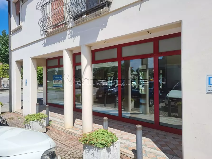 Immagine 5 di Locale commerciale in affitto  in via Roma a Poiana Maggiore