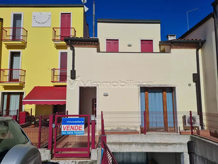 Immagine 1 di Porzione di casa in vendita  in Via Cà Montanare 8 a Barbarano Mossano