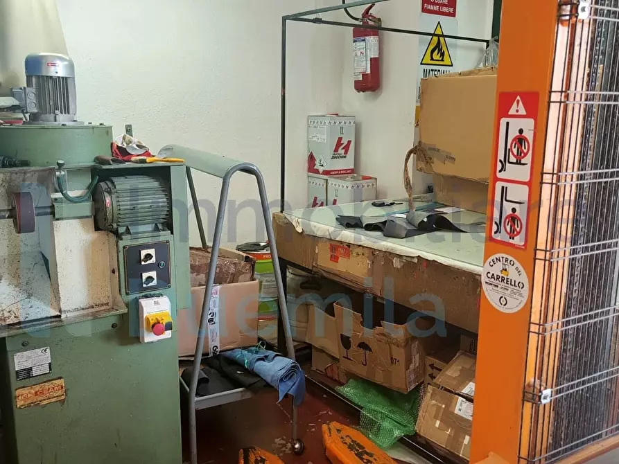 Immagine 20 di Attività artigianale in vendita  a Ferrara