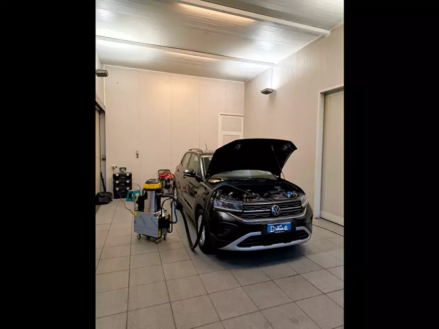 Immagine 7 di Attività artigianale in vendita  a Bologna