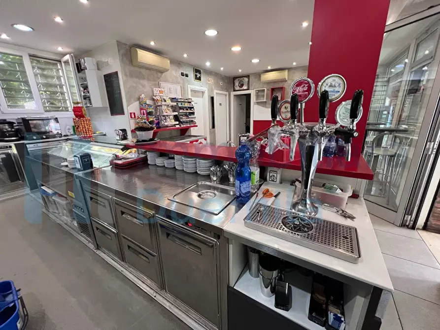 Immagine 10 di Bar / Ristorante in vendita  a Bologna