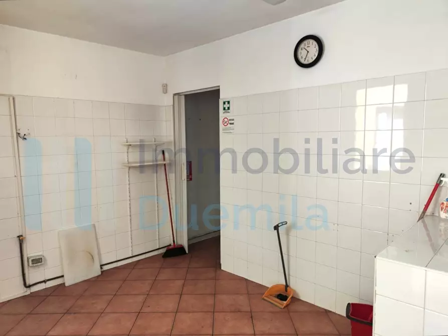 Immagine 6 di Locale commerciale in vendita  a Zola Predosa