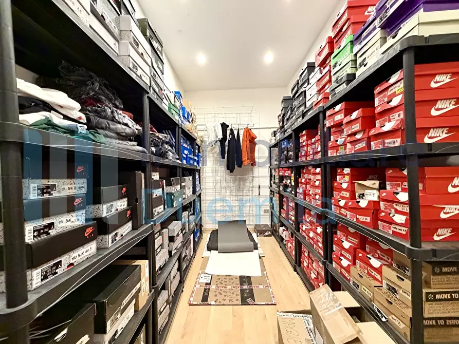 Immagine 11 di Attività commerciale in vendita  a Bologna