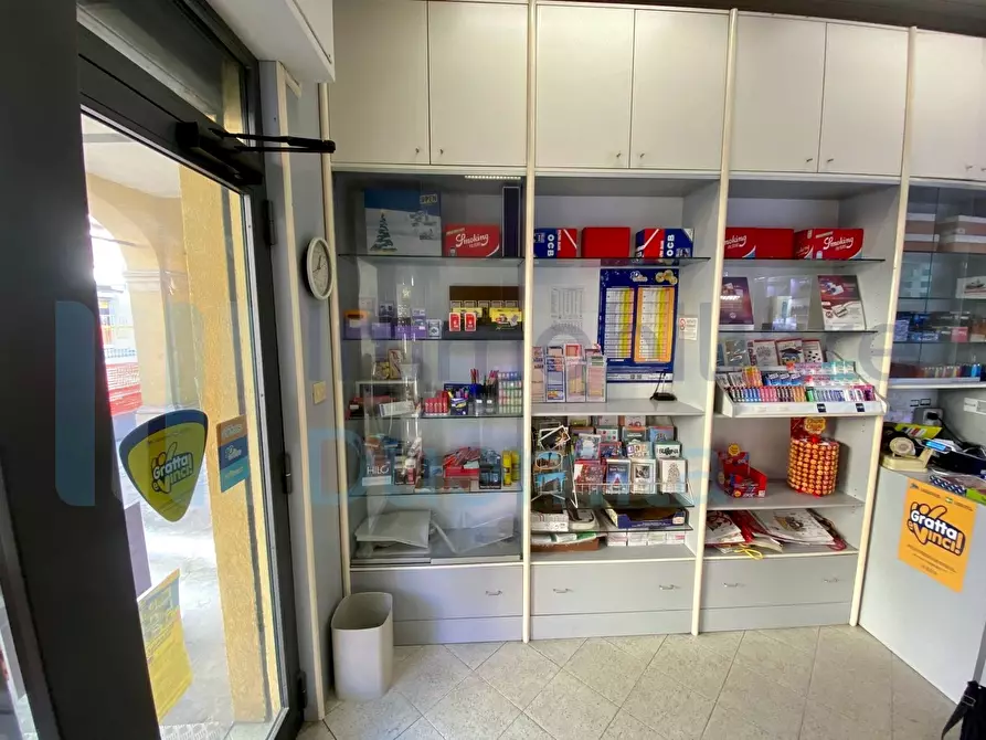 Immagine 4 di Tabaccheria in vendita  a Bologna