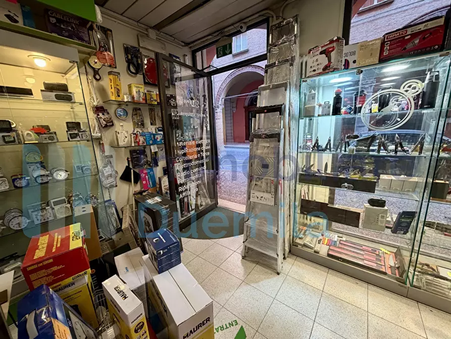 Immagine 3 di Attività commerciale in vendita  a Bologna