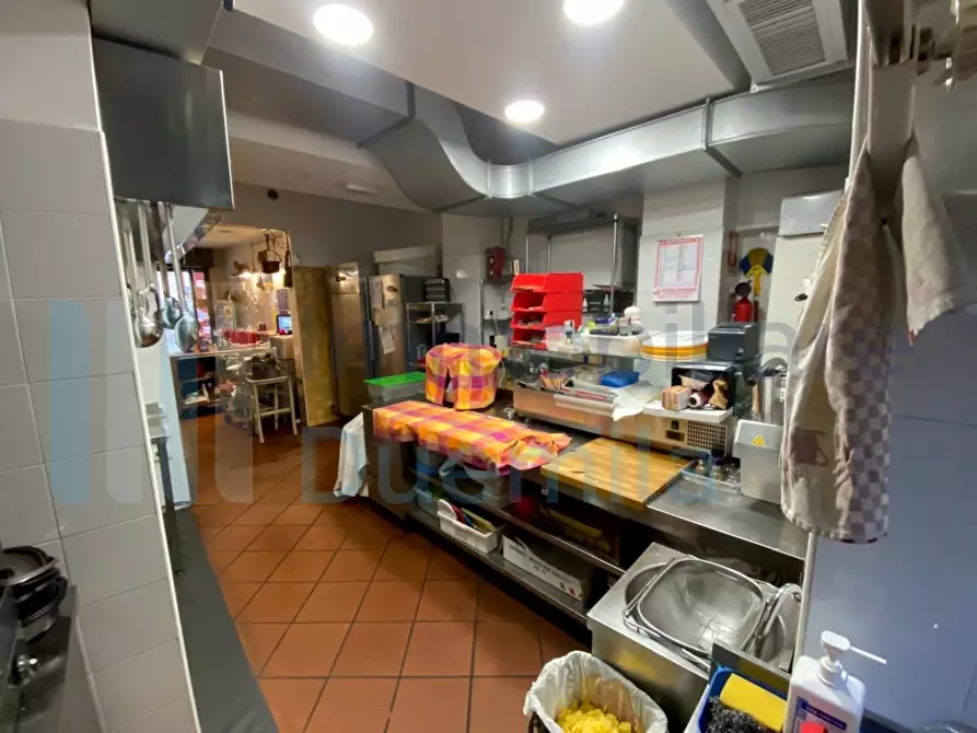 Immagine 12 di Attività artigianale in vendita  a Bologna