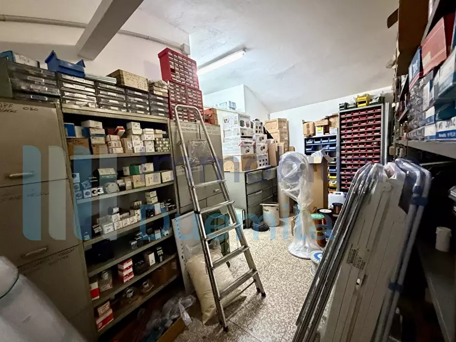 Immagine 18 di Attività commerciale in vendita  a Bologna