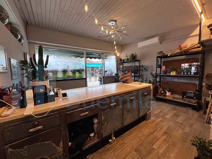 Immagine 9 di Attività commerciale in vendita  a Bologna