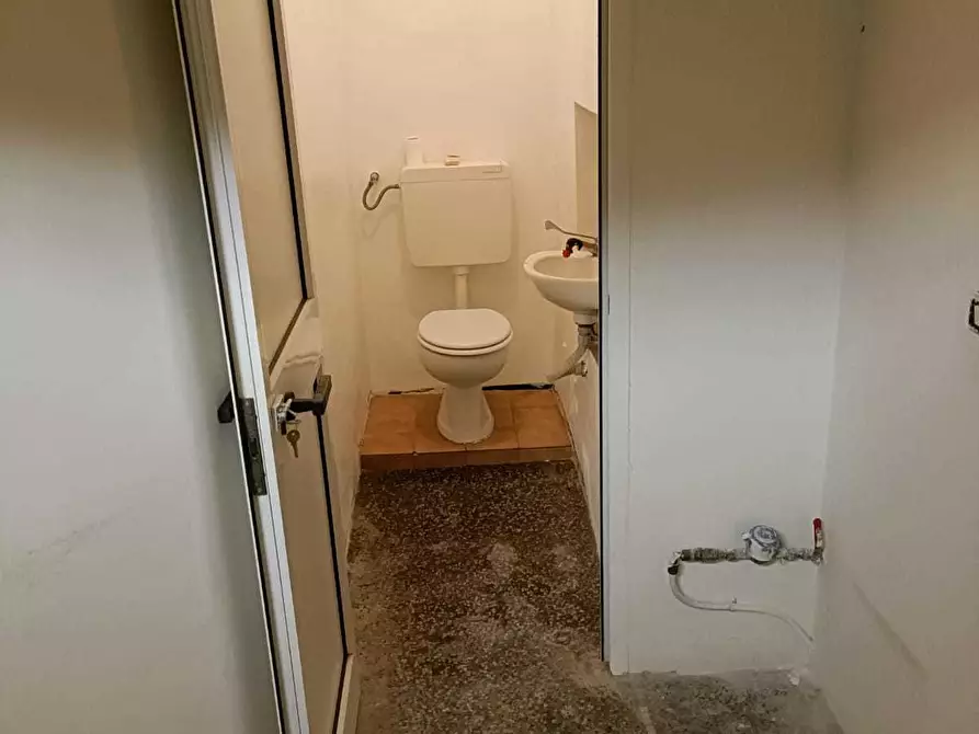 Immagine 9 di Garage in vendita  in Via Cosseria a Savona