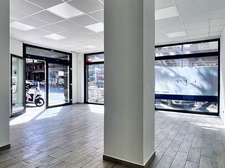 Immagine 10 di Locale commerciale in affitto  in Corso Tardy e Benech 26 R a Savona