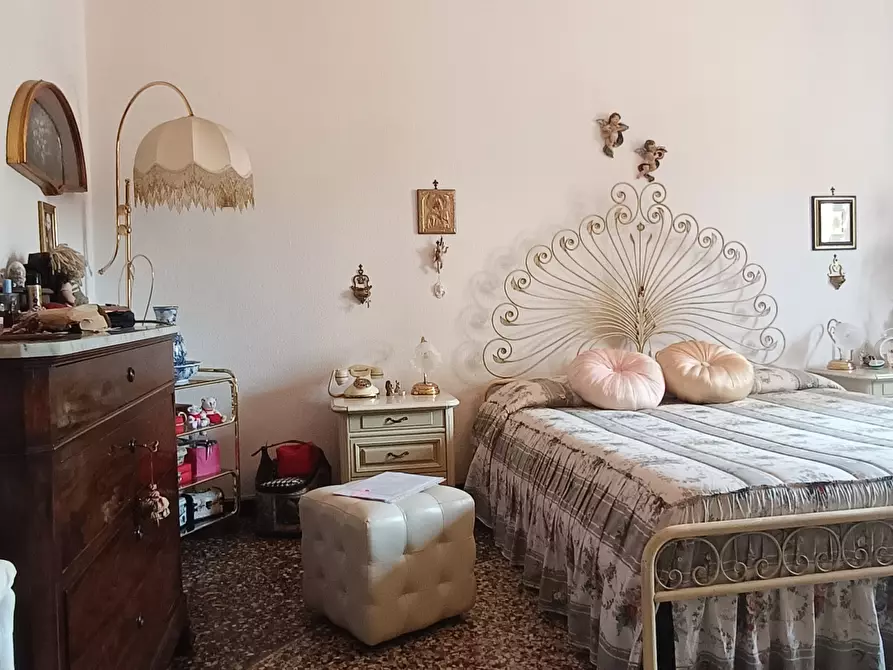 Immagine 18 di Quadrilocale in vendita  in Piazza dei Consoli a Savona