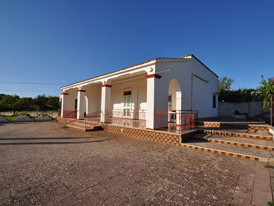 Immagine 8 di Villa in vendita  in SP28 33 a Ostuni