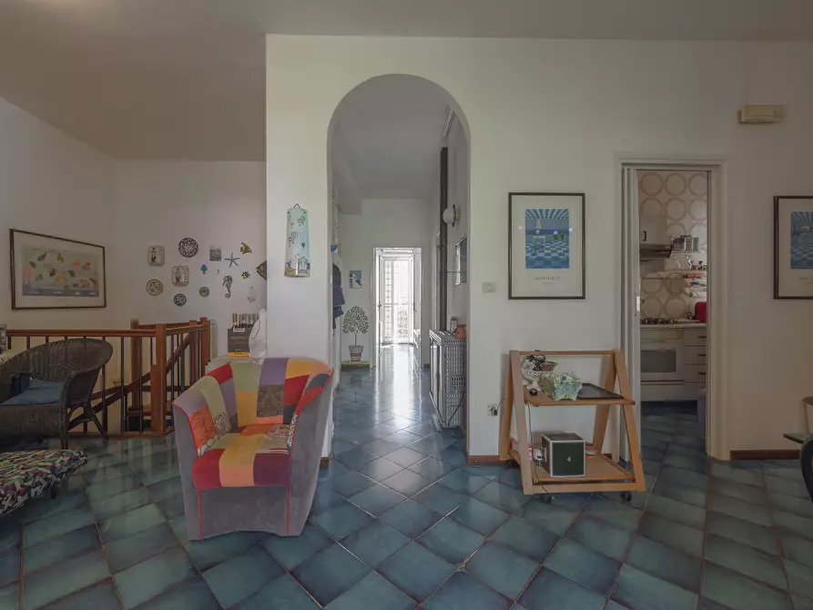 Immagine 21 di Villa in vendita  in Via del Procaccia 19 a Ostuni