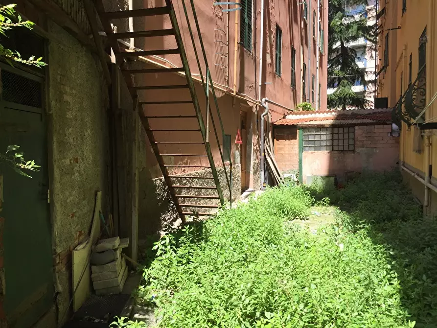 Immagine 3 di Magazzino in vendita  a Genova