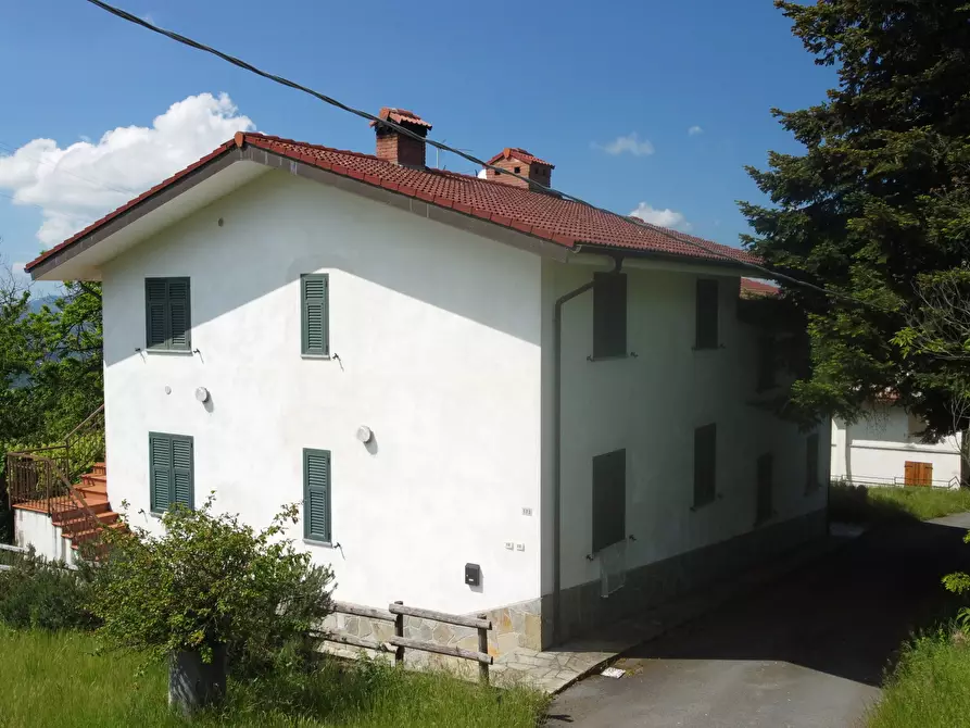 Immagine 5 di Villa in vendita  in Regione Montaldo 117 a Ponzone
