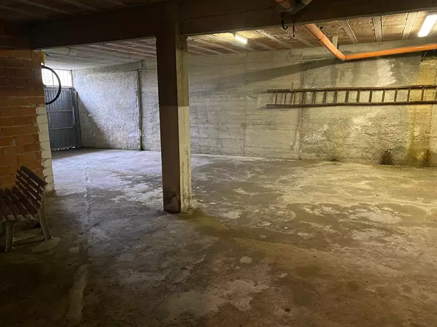 Immagine 10 di Bilocale in vendita  a Urbe