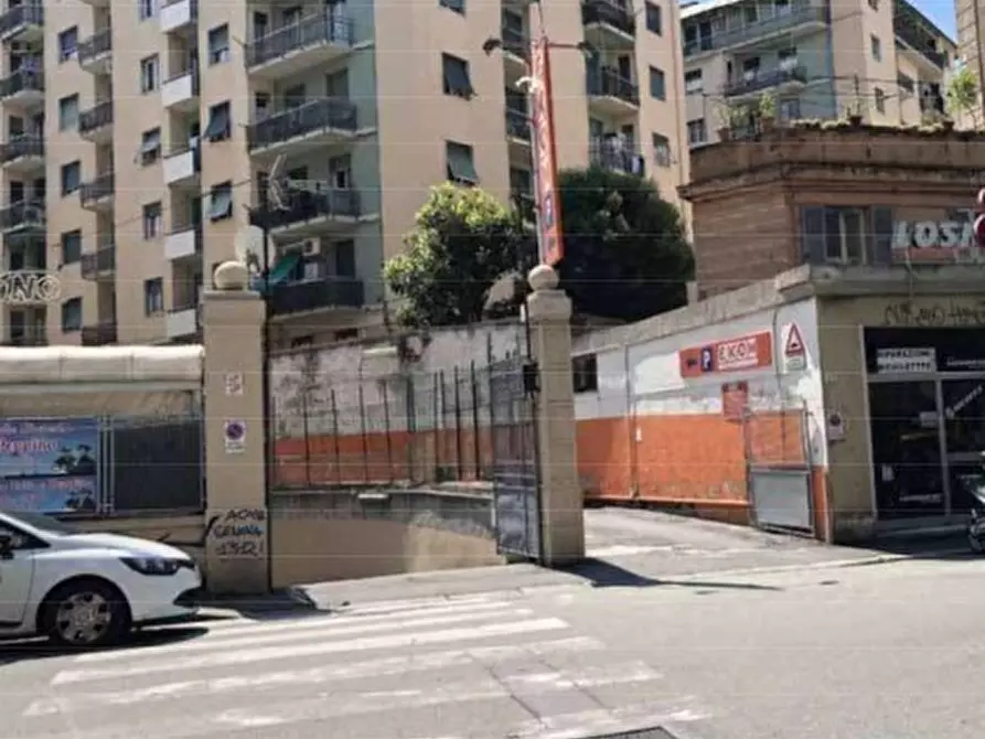 Immagine 1 di Garage in vendita  in Via Archimede 137 a Genova