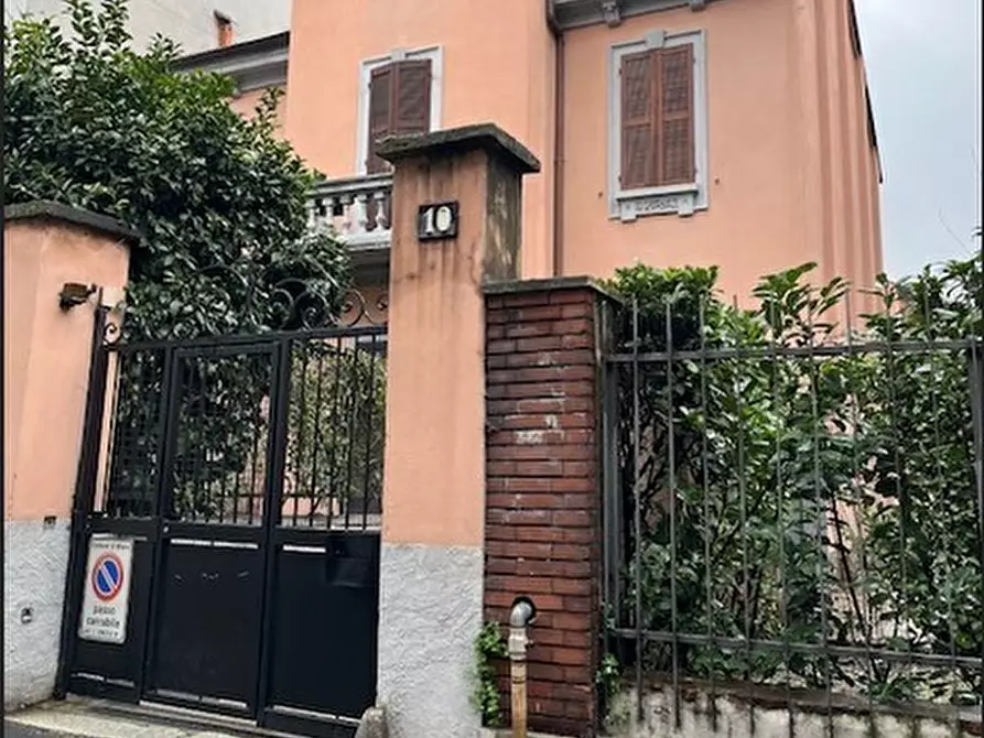 Immagine 1 di Pentalocale in vendita  in Via Luigi Varanini 10 a Milano