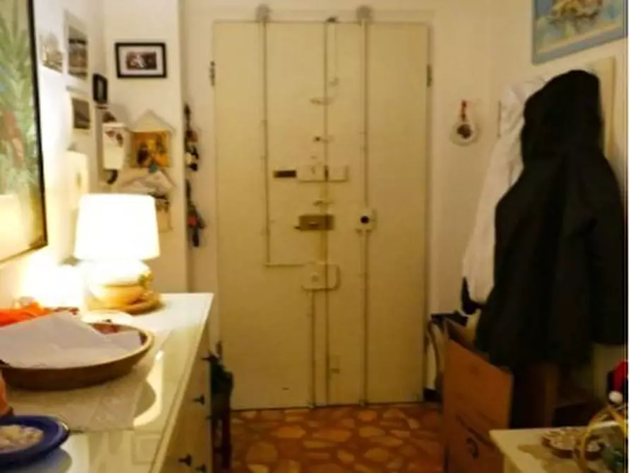 Immagine 3 di Pentalocale in vendita  in Via Zuccarello 85 a Genova