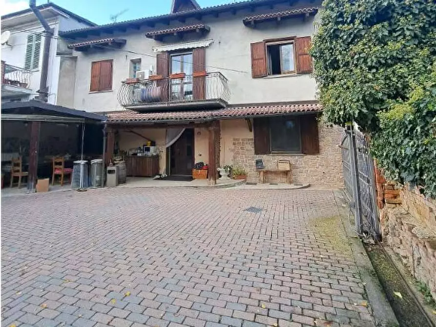 Immagine 1 di Villa in vendita  in Via della Repubblica 23 a Incisa Scapaccino