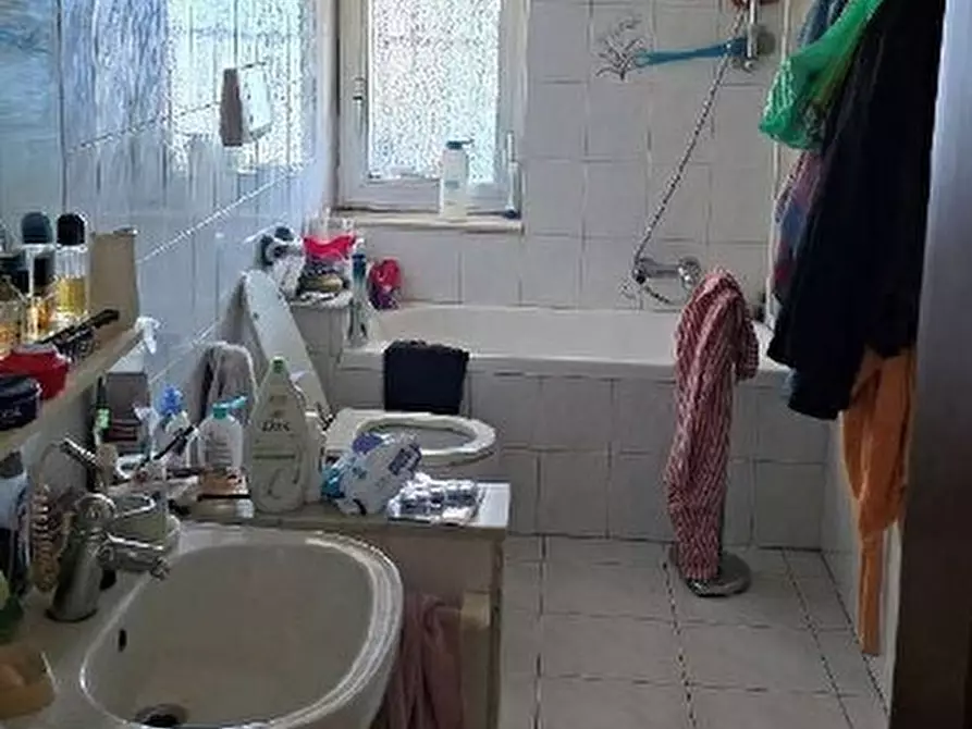 Immagine 8 di Pentalocale in vendita  in Via Antonio Sant'Elia 104 a Genova