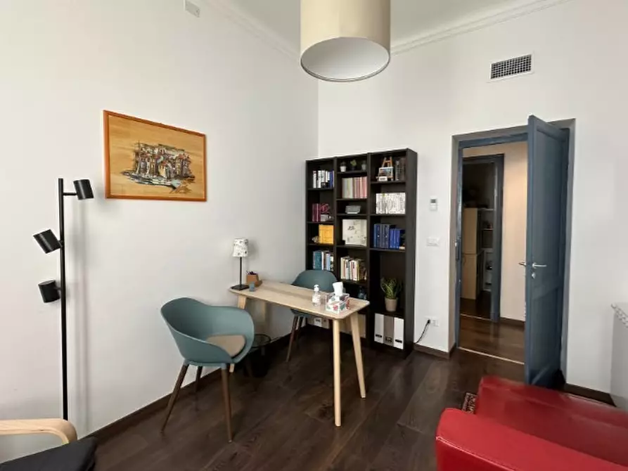 Immagine 10 di Pentalocale in vendita  in Piazza Gaetano Alimonda 3 a Genova