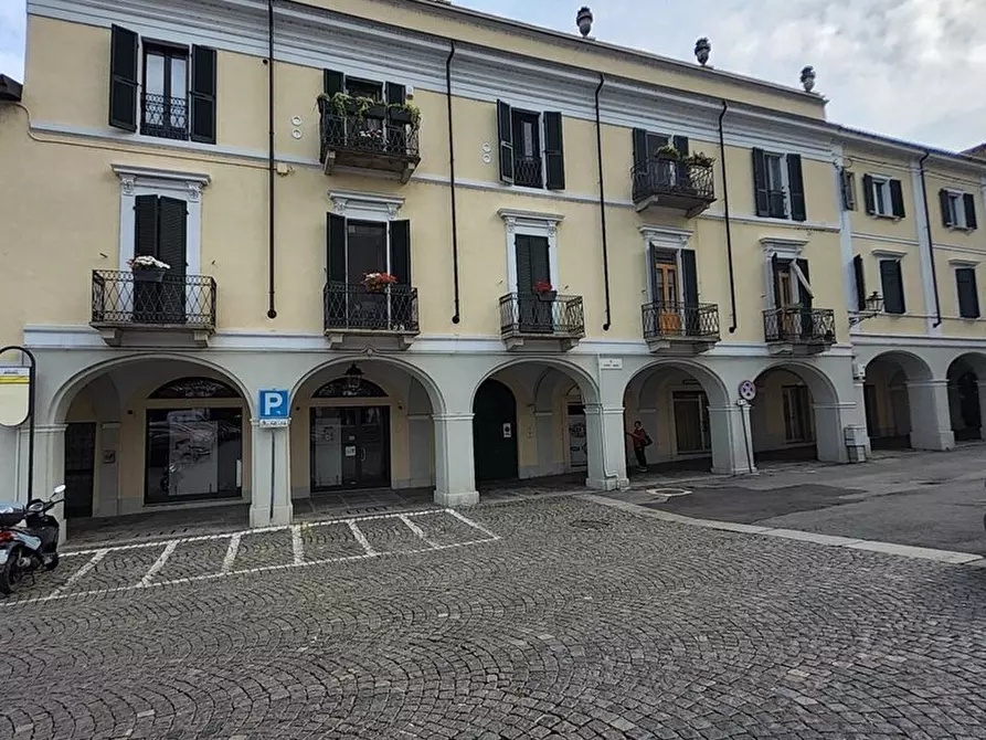 Immagine 1 di Pentalocale in vendita  in Piazza 31 Martiri 13 a Valenza