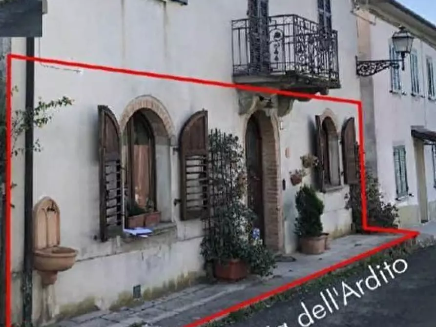 Immagine 1 di Pentalocale in vendita  in Via dell' Ardito 51 a Villafranca In Lunigiana