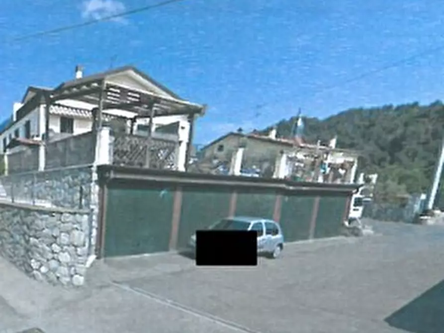 Immagine 1 di Garage in vendita  in Via Beggiola 2 a Follo