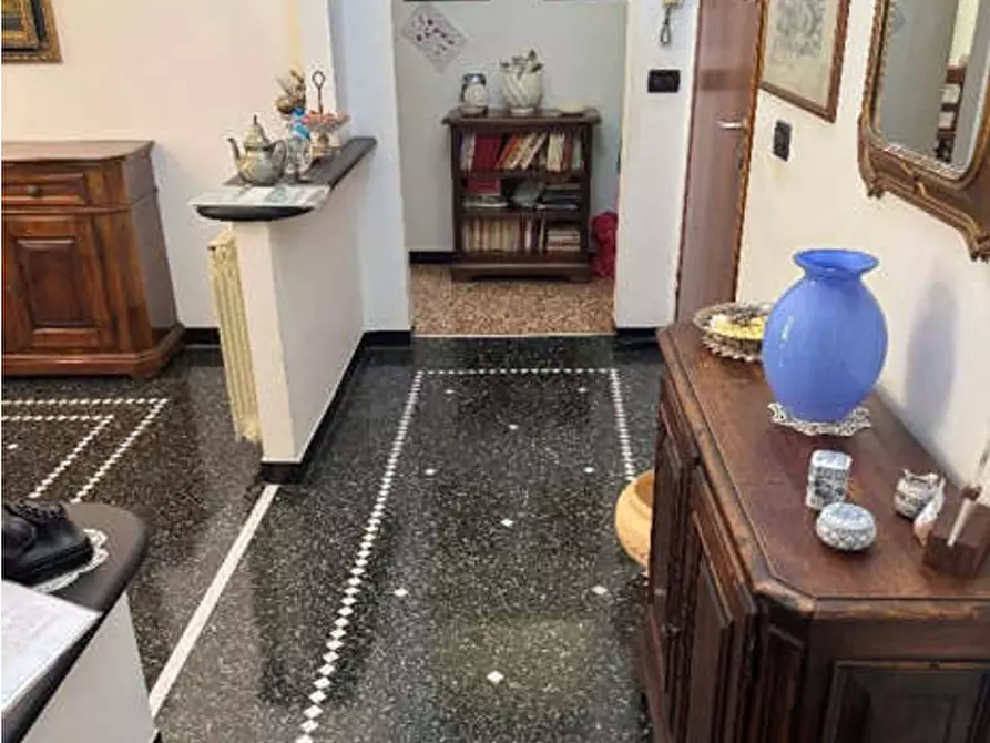 Immagine 3 di Pentalocale in vendita  in Viale Carlo Canepa 10 a Genova