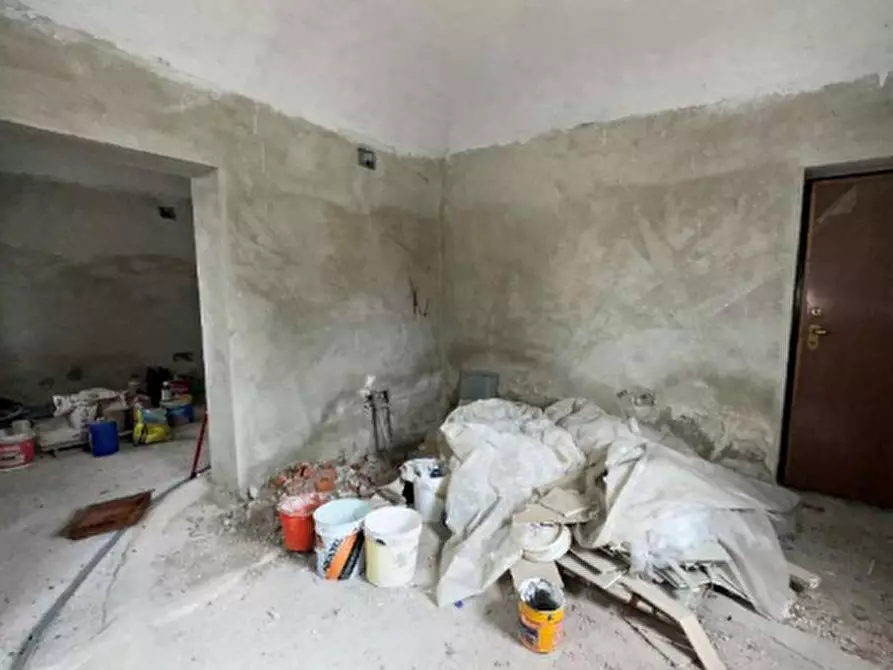 Immagine 3 di Locale commerciale in vendita  in Corso Galileo Ferraris 21 a Trino Vercellese