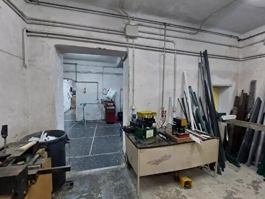 Immagine 7 di Locale commerciale in vendita  in Via Teglia 107 R a Genova