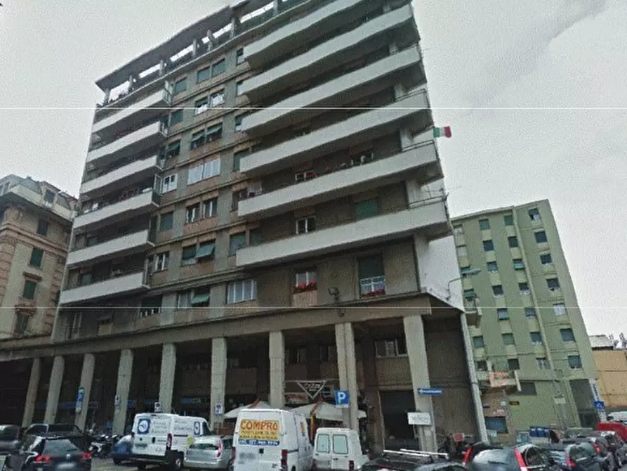Immagine 1 di Locale commerciale in vendita  in Via Tullio Molteni 11 r a Genova