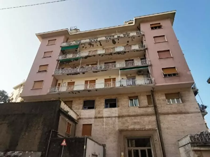 Immagine 1 di Pentalocale in vendita  in Via Giovanni Amendola 1A a Genova