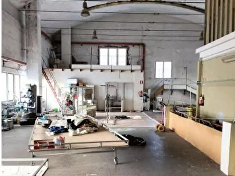 Immagine 4 di Attività artigianale in vendita  in Via Piave 33 a Vado Ligure